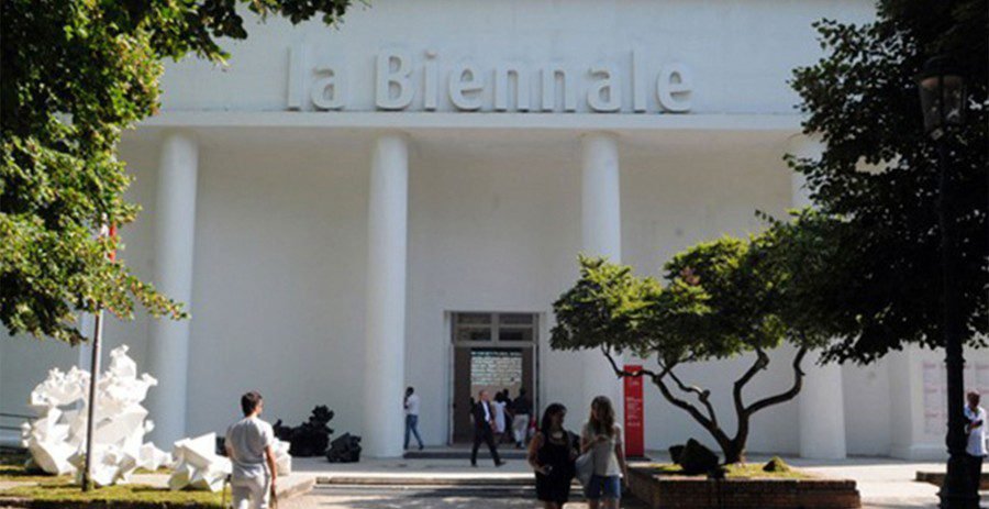 Mal arranque para la 61° Bienal de Venecia